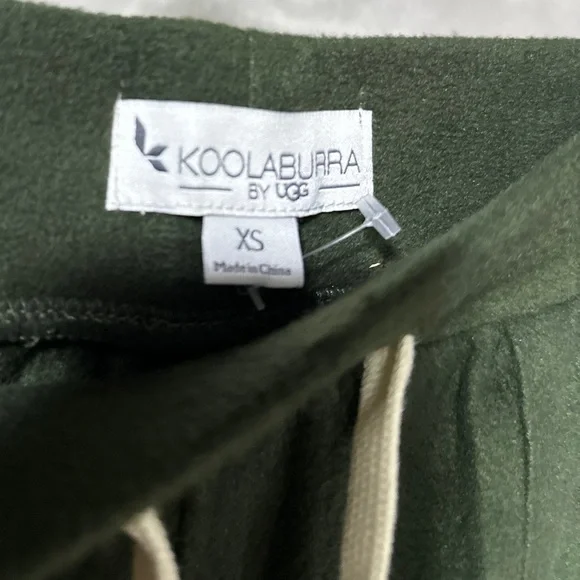 #30 NWOT by UGG jogger sweatpants with pockets - Picture 3 of 5